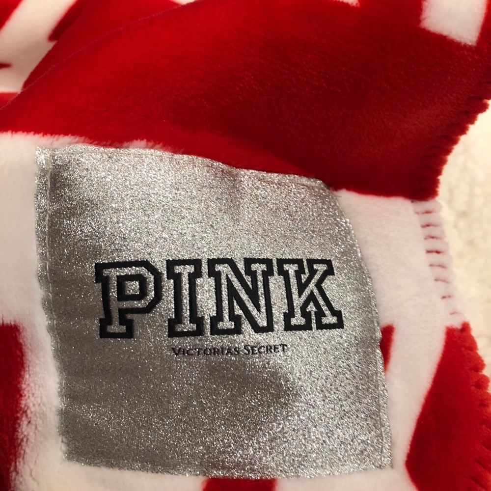 BNWOT Pink Victoria’s Secret 60X72 Sherpa Blanket - Picture 4 of 5
